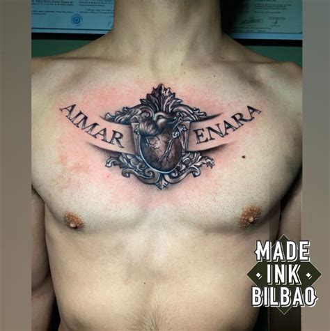 tatuajes de nombres en el pecho|Tatuajes en el Pecho Nombres: Ideas y Significados para。